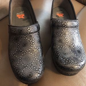 Dansko Pro XP Women's Black Medallion #3912320202